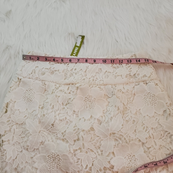 ***Gianni Bini Medium White Lace Skirt - Picture 5 of 8